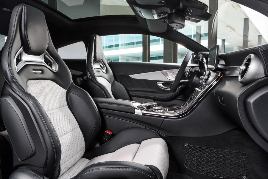 Интерьер Mercedes-AMG C63 S Coupe 2015 года  (фото 39 из 40)